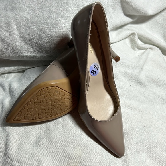 Calvin Klein Patent Taupe Heels NWOT 8.5 - Picture 5 of 9